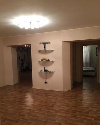Сдам трехкомнатную (3-комн.) квартиру, 10 мкр, 28, Нефтеюганск г
