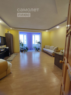 Продам трехкомнатную (3-комн.) квартиру, 34-й мкр, 11/1, Октябрьский г