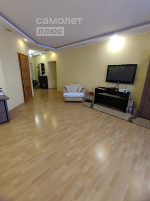 Продам трехкомнатную (3-комн.) квартиру, 34-й мкр, 11/1, Октябрьский г