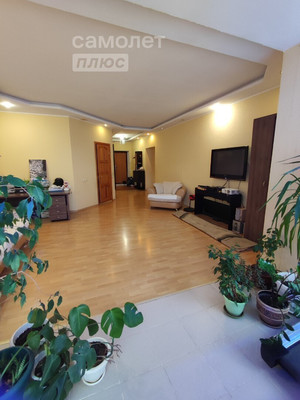 Продам трехкомнатную (3-комн.) квартиру, 34-й мкр, 11/1, Октябрьский г