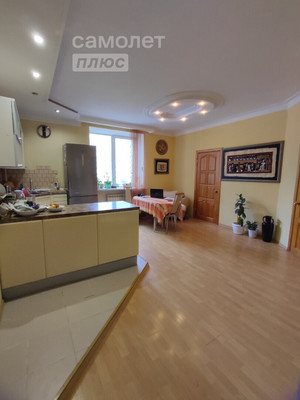 Продам трехкомнатную (3-комн.) квартиру, 34-й мкр, 11/1, Октябрьский г