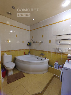 Продам трехкомнатную (3-комн.) квартиру, 34-й мкр, 11/1, Октябрьский г