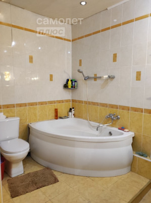 Продам трехкомнатную (3-комн.) квартиру, 34-й мкр, 11/1, Октябрьский г