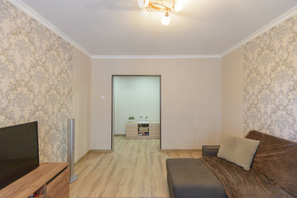 Продам трехкомнатную (3-комн.) квартиру, Днепропетровская ул, 48, Ростов-на-Дону г
