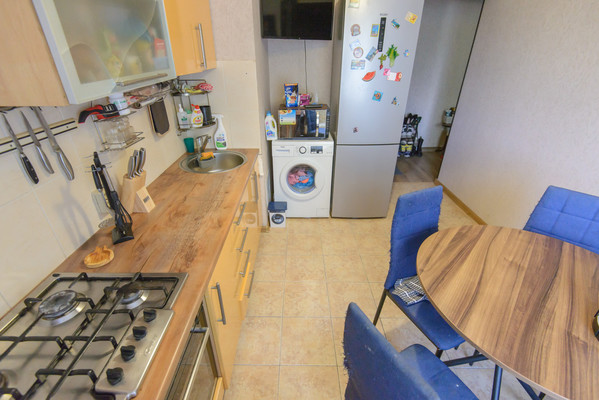 Продам трехкомнатную (3-комн.) квартиру, Днепропетровская ул, 48, Ростов-на-Дону г