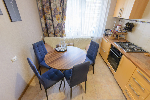 Продам трехкомнатную (3-комн.) квартиру, Днепропетровская ул, 48, Ростов-на-Дону г