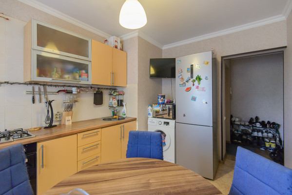 Продам трехкомнатную (3-комн.) квартиру, Днепропетровская ул, 48, Ростов-на-Дону г