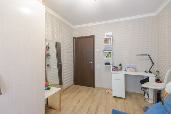 Продам трехкомнатную (3-комн.) квартиру, Днепропетровская ул, 48, Ростов-на-Дону г