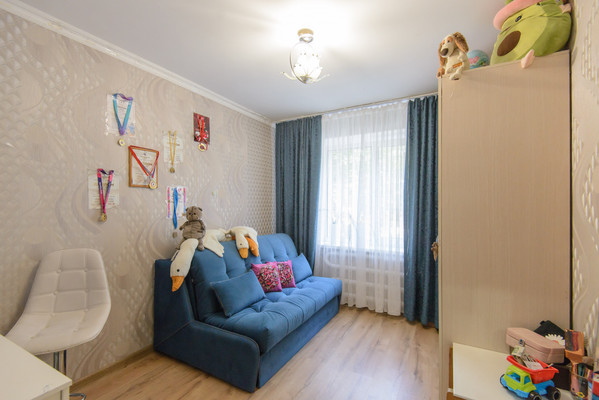Продам трехкомнатную (3-комн.) квартиру, Днепропетровская ул, 48, Ростов-на-Дону г