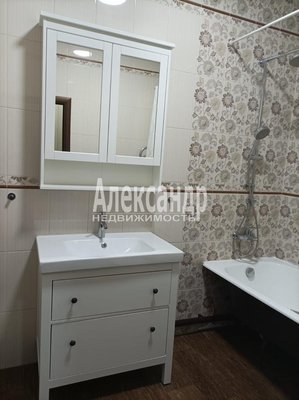 Сдам многокомнатную квартиру, Большой В.О. пр-кт, д. 63/17, Санкт-Петербург г