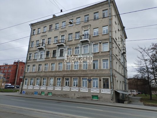 Продам многокомнатную квартиру, Обуховской Обороны пр-кт, д. 131, Санкт-Петербург г