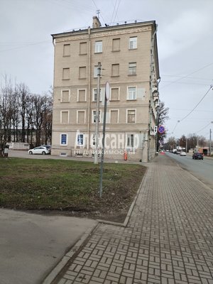 Продам многокомнатную квартиру, Обуховской Обороны пр-кт, д. 131, Санкт-Петербург г