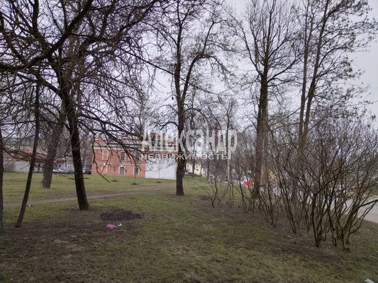 Продам многокомнатную квартиру, Обуховской Обороны пр-кт, д. 131, Санкт-Петербург г