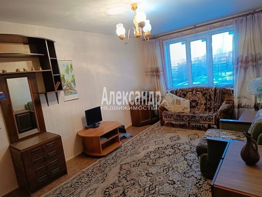 Продам трехкомнатную (3-комн.) квартиру, д. 25, Романовка п