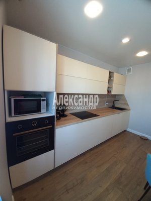 Продам трехкомнатную (3-комн.) квартиру, Авиаторов Балтики пр-кт, д. 11 корп. 1, Мурино п