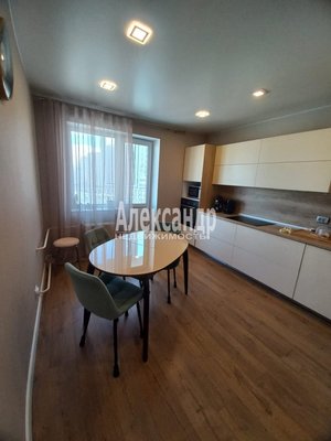 Продам трехкомнатную (3-комн.) квартиру, Авиаторов Балтики пр-кт, д. 11 корп. 1, Мурино п