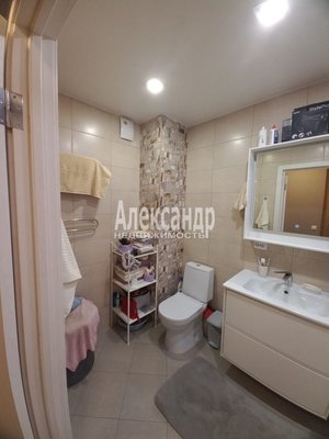 Продам трехкомнатную (3-комн.) квартиру, Авиаторов Балтики пр-кт, д. 11 корп. 1, Мурино п