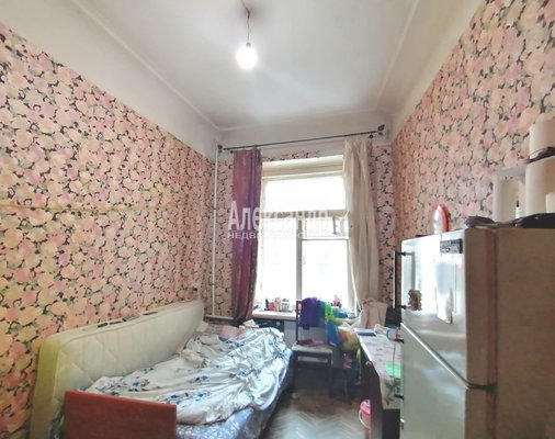 Продам комнату в 18-комн. квартире, Старорусская ул, д. 5/3, Санкт-Петербург г