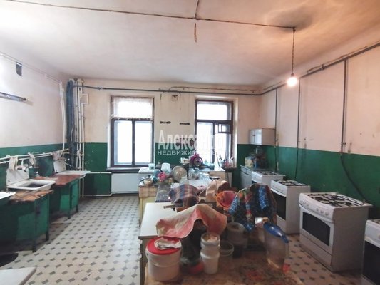 Продам комнату в 18-комн. квартире, Старорусская ул, д. 5/3, Санкт-Петербург г