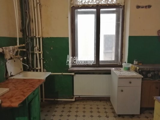 Продам комнату в 18-комн. квартире, Старорусская ул, д. 5/3, Санкт-Петербург г
