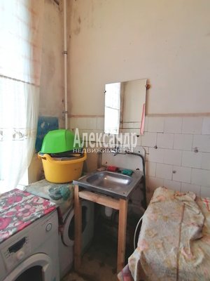 Продам комнату в 18-комн. квартире, Старорусская ул, д. 5/3, Санкт-Петербург г