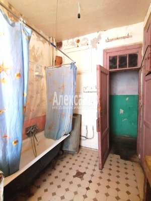 Продам комнату в 18-комн. квартире, Старорусская ул, д. 5/3, Санкт-Петербург г