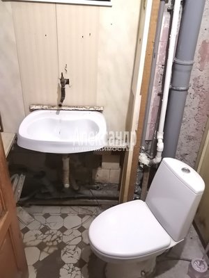 Продам комнату в 18-комн. квартире, Старорусская ул, д. 5/3, Санкт-Петербург г