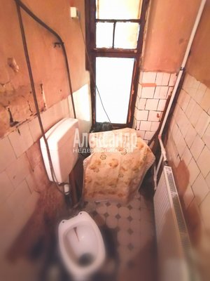 Продам комнату в 18-комн. квартире, Старорусская ул, д. 5/3, Санкт-Петербург г
