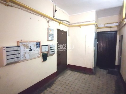 Продам комнату в 18-комн. квартире, Старорусская ул, д. 5/3, Санкт-Петербург г