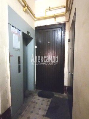 Продам комнату в 18-комн. квартире, Старорусская ул, д. 5/3, Санкт-Петербург г