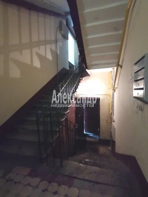 Продам комнату в 18-комн. квартире, Старорусская ул, д. 5/3, Санкт-Петербург г
