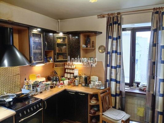 Продам трехкомнатную (3-комн.) квартиру, Комендантский пр-кт, д. 50 корп. 1, Санкт-Петербург г