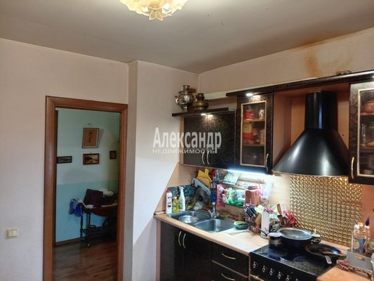 Продам трехкомнатную (3-комн.) квартиру, Комендантский пр-кт, д. 50 корп. 1, Санкт-Петербург г