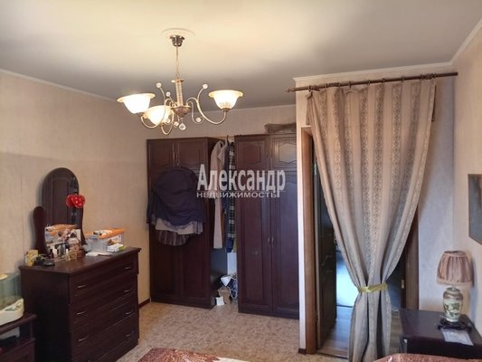 Продам трехкомнатную (3-комн.) квартиру, Комендантский пр-кт, д. 50 корп. 1, Санкт-Петербург г