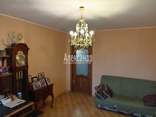 Продам трехкомнатную (3-комн.) квартиру, Комендантский пр-кт, д. 50 корп. 1, Санкт-Петербург г