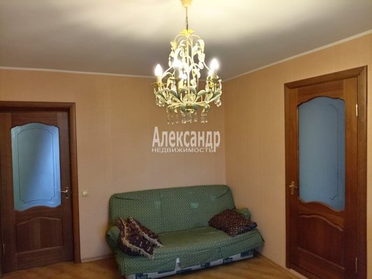 Продам трехкомнатную (3-комн.) квартиру, Комендантский пр-кт, д. 50 корп. 1, Санкт-Петербург г