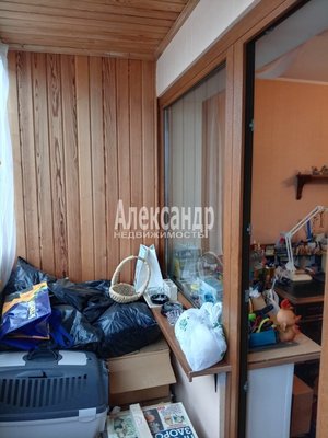 Продам трехкомнатную (3-комн.) квартиру, Комендантский пр-кт, д. 50 корп. 1, Санкт-Петербург г