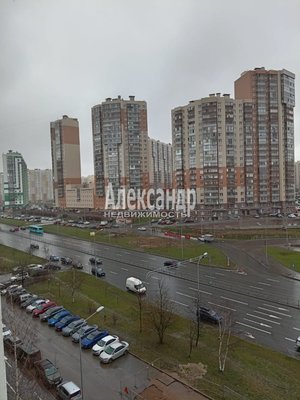 Продам трехкомнатную (3-комн.) квартиру, Комендантский пр-кт, д. 50 корп. 1, Санкт-Петербург г