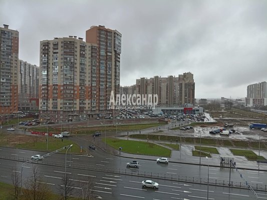 Продам трехкомнатную (3-комн.) квартиру, Комендантский пр-кт, д. 50 корп. 1, Санкт-Петербург г