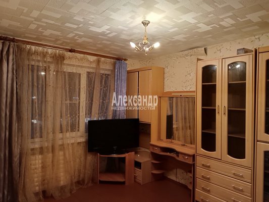 Продам двухкомнатную (2-комн.) квартиру, Леншоссе ул, д. 11, Починок п