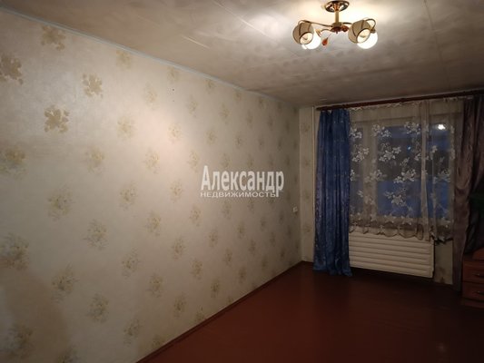 Продам двухкомнатную (2-комн.) квартиру, Леншоссе ул, д. 11, Починок п