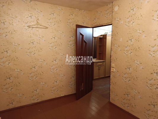 Продам двухкомнатную (2-комн.) квартиру, Леншоссе ул, д. 11, Починок п