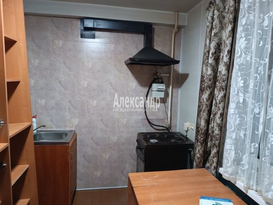 Продам двухкомнатную (2-комн.) квартиру, Леншоссе ул, д. 11, Починок п