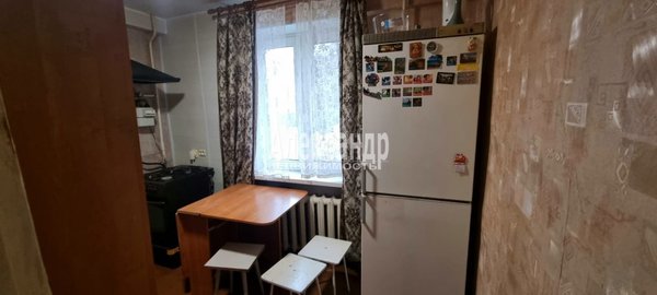 Продам двухкомнатную (2-комн.) квартиру, Леншоссе ул, д. 11, Починок п