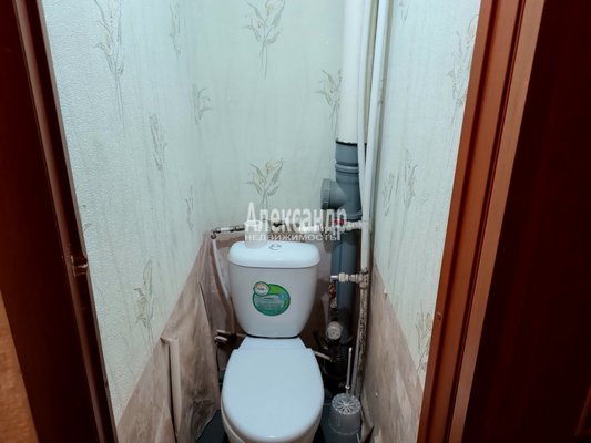 Продам двухкомнатную (2-комн.) квартиру, Леншоссе ул, д. 11, Починок п