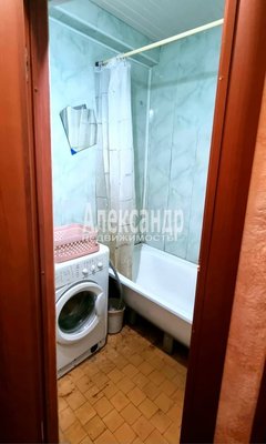 Продам двухкомнатную (2-комн.) квартиру, Леншоссе ул, д. 11, Починок п