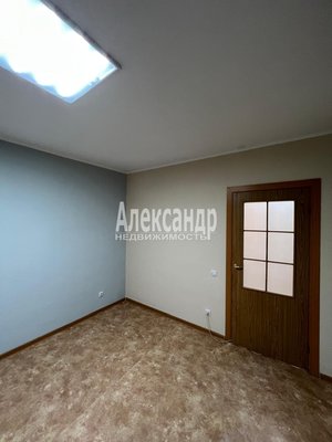 Продам трехкомнатную (3-комн.) квартиру, Шишкина ул, д. 303 корп. 1, Парголово п