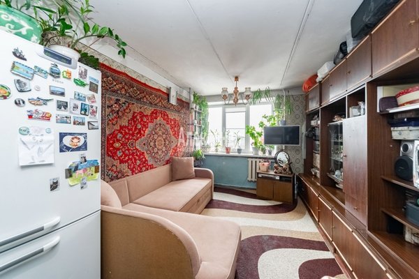 Продам комнату в 8-комн. квартире, Партизана Германа ул, д. 37, Санкт-Петербург г