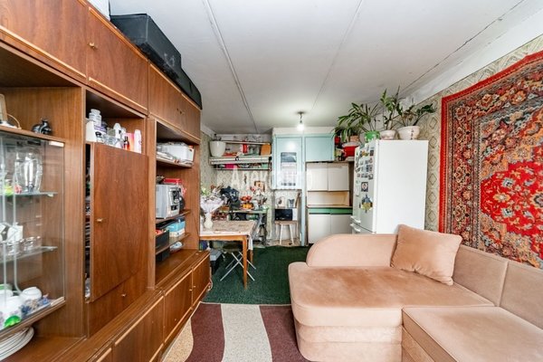 Продам комнату в 8-комн. квартире, Партизана Германа ул, д. 37, Санкт-Петербург г