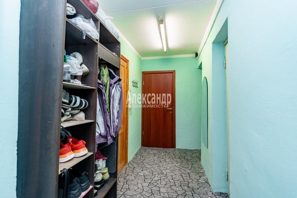 Продам комнату в 8-комн. квартире, Партизана Германа ул, д. 37, Санкт-Петербург г